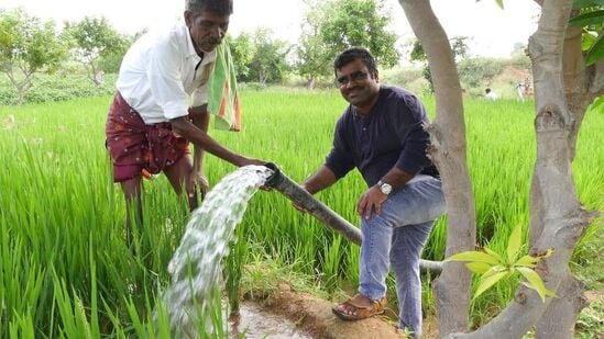 ಗದಗದಲ್ಲಿ ಸಂಕಲ್ಪ ರೂರಲ್‌ ಡೆವಲೆಪ್‌ಮೆಂಟ್‌ ಸೊಸೈಟಿ (Sankalpa Rural Development Society) ಕಟ್ಟಿಕೊಂಡು ಬರ ಪೀಡಿತ ಗದಗ, ಧಾರವಾಡ ಭಾಗದಲ್ಲಿ ಜಲಜಾಗೃತಿ ಮೂಡಿಸುವ ಸಿಕಂದರ್‌ ಮೀರ ನಾಯಕ್.‌ ಹಲವಾರು ವರ್ಷಗಳಿಂದ ಈದರಲ್ಲಿ ನಿರತ ಸಿಕಂದರ್‌ ಅವರು ದೇಶ, ವಿದೇಶದಿಂದ ತಜ್ಞರನ್ನು ಕರೆಯಿಸಿ ಅವರ ಮಾರ್ಗದರ್ಶನ ಪಡೆಯುತ್ತಾರೆ. ಕೆರೆ, ಕಟ್ಟೆಗಳನ್ನು ಸುಸ್ಥಿತಿಯಲ್ಲಿಡಲು ಜಾಗೃತಿ ಮೂಡಿಸುತ್ತಾರೆ.&nbsp;&nbsp;