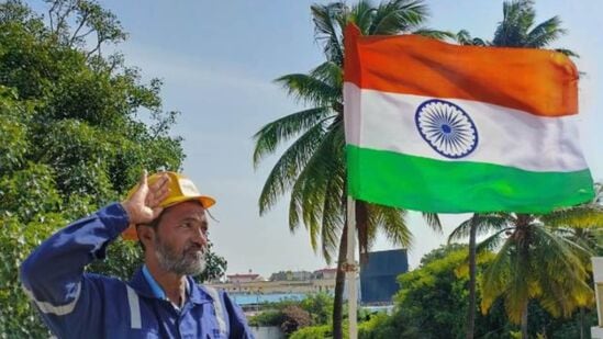 ಬರದ ನಾಡು ವಿಜಯಪುರದ ಜನ ಮನುಷ್ಯ( Water man of Vijaypura) ಎಂದೇ ಕರೆಯಿಸಿಕೊಂಡಿರುವ ಪೀಟರ್‌ ಅಲೆಕ್ಸಾಂಡರ್‌ ಅವರು ಜಲ ಚಟುವಟಿಕೆಗಳ ಮೂಲಕ ಗಮನ ಸೆಳೆದವರು. ಡಾ.ರಾಜೇಂದ್ರ ಸಿಂಗ್‌ ಅವರೊಂದಿಗೆ ಹತ್ತಾರು ಚಟುವಟಿಕೆ ರೂಪಿಸಿದವರು. ವಿಜಯಪುರದಲ್ಲಿ ನೀರಾವರಿ ಜಾರಿಗೆ ಇನ್ನಿಲ್ಲದ ಹೋರಾಟ ನಡೆಸಿ ಬರಿಗಾಲಿನಲ್ಲಿಯೇ ಓಡಾಡಿದವರು.&nbsp;