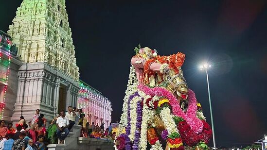 ಶ್ರೀ ಆದಿಚುಂಚನಗಿರಿ ಜಾತ್ರಾ ಮಹೋತ್ಸವ ಅಂಗವಾಗಿ ಶ್ರೀ ಕಾಲಭೈರವಸ್ವಾಮಿಯವರ ತಿರುಗುಣಿ ಉತ್ಸವ ಅನೇಕ ಭಕ್ತರ ಸಮ್ಮುಖದಲ್ಲಿ ಜರುಗಿತು