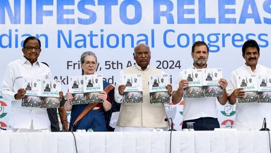 ಏಪ್ರಿಲ್ 5ರ ಶುಕ್ರವಾರ ಕಾಂಗ್ರೆಸ್ ಲೋಕಸಭಾ ಚುನಾವಣೆಗೆ 25 ಗ್ಯಾರಂಟಿಗಳ ಪ್ರಣಾಳಿಕೆಯನ್ನು ಬಿಡುಗಡೆ ಮಾಡಿದೆ. ಏಪ್ರಿಲ್ 5ರ ಶುಕ್ರವಾರ ಕಾಂಗ್ರೆಸ್ ಲೋಕಸಭಾ ಚುನಾವಣೆಗೆ 25 ಗ್ಯಾರಂಟಿಗಳ ಪ್ರಣಾಳಿಕೆಯನ್ನು ಬಿಡುಗಡೆ ಮಾಡಿದೆ.