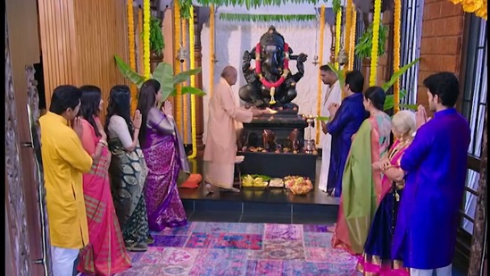 ಯುಗಾದಿ &nbsp;ಹಬ್ಬದಂದು ಪಂಚಾಂಗ ಶ್ರವಣ ಮಾಡಲು ಮನೆಗೆ ಬಂದಿದ್ದ ಗುರುಗಳಲ್ಲಿ ಭೂಮಿಕಾ "ಗುರುಗಳೇ ನೀವು ಗೌತಮ್‌ ಅವರ ಜಾತಕ ಒಮ್ಮೆ ನೋಡಬೇಕಿತ್ತು" ಎಂದು ಕೇಳುತ್ತಾಳೆ. ನಮ್ಮ ಮನೆಯವರ ಬಗ್ಗೆ ಅವರ ಒಳಿತು ಕೆಡುಕುಗಳ ಬಗ್ಗೆ ಹೇಳಿ ಎಂದು ಭೂಮಿಕಾ ಕೇಳಿಕೊಳ್ಳುತ್ತಾರೆ.