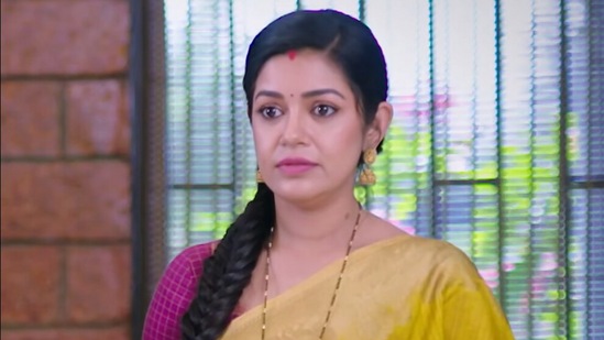 ಈ ಮೂಲಕ ಜ್ಯೋತಿಷಿ ಮೂಲಕ ಸುಳ್ಳು ಹೇಳಿಸಿದ ಶಕುಂತಲಾದೇವಿಗೆ ಭೂಮಿಕಾ ನಿಜವಾದ ಗುರುಗಳ ಮೂಲಕ ಸತ್ಯವನ್ನು ಹೇಳಿಸುವ ಪ್ರಯತ್ನ ಮಾಡಿದ್ದಾರೆ.&nbsp;