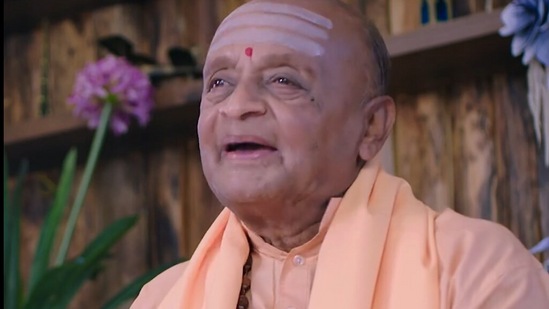 ಗುರುಗಳು ಗೌತಮ್‌ ಮುಖ ನೋಡಿ ಹೀಗೆ ಭವಿಷ್ಯ ಹೇಳುತ್ತಾರೆ. "ನಿಮ್ಮಲ್ಲಿ ಚಿಂತೆ ಮನೆ ಮಾಡಿದೆ. ಅದು ಸಾಮಾನ್ಯ ಚಿಂತೆಯಲ್ಲ. ಚಿತೆಯಂತಹ ಚಿಂತೆ" ಎಂದು ಗುರುಗಳು ಹೇಳುತ್ತಾರೆ.&nbsp;