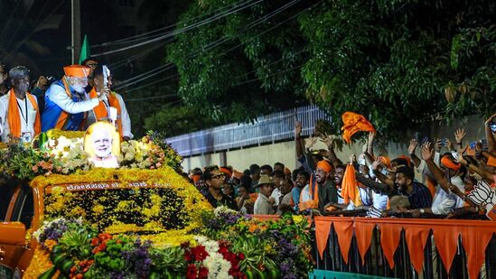 ಲೋಕಸಭೆ ಚುನಾವಣೆ ಹಿನ್ನೆಲೆಯಲ್ಲಿ ದಕ್ಷಿಣ ಕನ್ನಡ ಬಿಜೆಪಿ ಅಭ್ಯರ್ಥಿ ಕ್ಯಾಪ್ಟನ್ ಬ್ರಜೇಶ್ ಚೌಟ ಹಾಗೂ ಉಡುಪಿ ಕೋಟ ಶ್ರೀನಿವಾಸ ಪೂಜಾರಿ ಅವರ ಪರವಾಗಿ ಪ್ರಧಾನಿ ನರೇಂದ್ರ ಮೋದಿ ಅವರು ಕಡಲನಗರಿ ಮಂಗಳೂರಲ್ಲಿ ಭಾನುವಾರ (ಏಪ್ರಿಲ್ 14) ರೋಡ್ ಶೋ ನಡೆಸಿದರು.&nbsp;