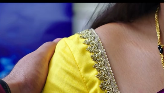 ಆಮೇಲೆ ಹುಷಾರು ಎಂದು ಜಾಹ್ವವಿಯ ಬೆನ್ನಮೇಲೆ ಡಾಕ್ಟರ್‌ ಕೈ ಇಟ್ಟಾಗ ಜಯಂತ್‌ ಉರಿದುಹೋಗಿದ್ದಾನೆ.