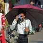 <p>ಕಳೆದ ವಾರದಲ್ಲಿ ಬೆಂಗಳೂರಿನಲ್ಲಿ ತಾಪಮಾನ ಕಡಿಮೆಯಾಗಿತ್ತು. ಏಪ್ರಿಲ್ 6 ರಂದು 37.6 ಡಿಗ್ರಿ ಸೆಲ್ಸಿಯಸ್‌ಗೆ ಹೋಲಿಸಿದರೆ, ಏಪ್ರಿಲ್ 13 ರಂದು ಬೆಂಗಳೂರಿನಲ್ಲಿ ಕೇವಲ 34 ಡಿಗ್ರಿ ಸೆಲ್ಸಿಯಸ್ ದಾಖಲಾಗಿದೆ.</p>
