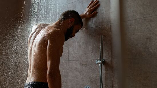 ಈ ಹಿಂದೆ ಇದಕ್ಕೆ ಯಾವುದೇ ವೈಜ್ಞಾನಿಕ ವಿವರಣೆ ಇರಲಿಲ್ಲ, ಆದರೆ ಸ್ನಾನದ ನಂತರ ನೀರು ಕುಡಿಯುವುದರಿಂದ ದೇಹದಲ್ಲಿ ಸಮಸ್ಯೆಗಳು ಉಂಟಾಗುತ್ತವೆ ಎಂದು ಅನೇಕ ಜನರು ನಂಬುತ್ತಾರೆ. ಈ ಹಿಂದೆ ಇದಕ್ಕೆ ಯಾವುದೇ ವೈಜ್ಞಾನಿಕ ವಿವರಣೆ ಇರಲಿಲ್ಲ, ಆದರೆ ಸ್ನಾನದ ನಂತರ ನೀರು ಕುಡಿಯುವುದರಿಂದ ದೇಹದಲ್ಲಿ ಸಮಸ್ಯೆಗಳು ಉಂಟಾಗುತ್ತವೆ ಎಂದು ಅನೇಕ ಜನರು ನಂಬುತ್ತಾರೆ.