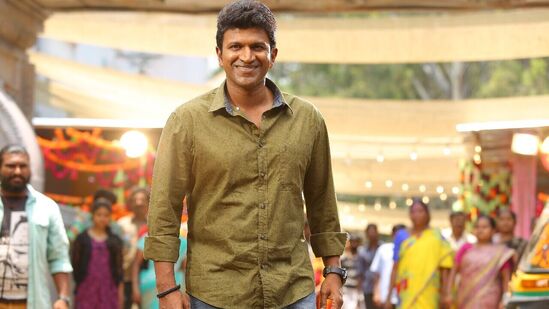 ಸದ್ಯ ರಾಜ್ಯದಲ್ಲಿ ಚುನಾವಣೆ ಕಾವು ಹೆಚ್ಚಾಗಿದೆ. ಈ ಹಿನ್ನೆಲೆಯಲ್ಲಿ ಚಿತ್ರಮಂದಿರಕ್ಕೂ ಹೊಸ ಸಿನಿಮಾಗಳ ಆಗಮನವಾಗ್ತಿಲ್ಲ. ಇದನ್ನೇ ಎನ್ಕ್ಯಾಶ್ ಮಾಡಿಕೊಂಡ ನಿರ್ಮಾಪಕರು ಪುನೀತ್ ಚಿತ್ರವನ್ನು ಮರು ಬಿಡುಗಡೆ ಮಾಡುತ್ತಿದ್ದಾರೆ. ಸದ್ಯ ರಾಜ್ಯದಲ್ಲಿ ಚುನಾವಣೆ ಕಾವು ಹೆಚ್ಚಾಗಿದೆ. ಈ ಹಿನ್ನೆಲೆಯಲ್ಲಿ ಚಿತ್ರಮಂದಿರಕ್ಕೂ ಹೊಸ ಸಿನಿಮಾಗಳ ಆಗಮನವಾಗ್ತಿಲ್ಲ. ಇದನ್ನೇ ಎನ್ಕ್ಯಾಶ್ ಮಾಡಿಕೊಂಡ ನಿರ್ಮಾಪಕರು ಪುನೀತ್ ಚಿತ್ರವನ್ನು ಮರು ಬಿಡುಗಡೆ ಮಾಡುತ್ತಿದ್ದಾರೆ. 