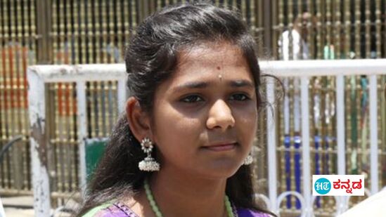 ಪ್ರತಿಷ್ಠಿತ 'ಗೋವಿಂದ ಕೋಟಿ'ಯನ್ನು ಕಡಿಮೆ ಸಮಯದಲ್ಲಿ ಮುಗಿಸಿ ಅಪರೂಪದ ದಾಖಲೆಯನ್ನು ಕೀರ್ತನಾ ಮಾಡಿದ್ದಾರೆ. ತಮಗಾದ ದಿವ್ಯ ಅನುಭವವನ್ನು ಹಂಚಿಕೊಂಡ ಕೀರ್ತನಾ, ರಾಮಕೋಟಿ ಬರೆಯುವ ಸಂಪ್ರದಾಯ ಭಾರತೀಯ ಸಮಾಜದಲ್ಲಿ ಹಲವಾರು ದಶಕಗಳಿಂದ ಚಾಲ್ತಿಯಲ್ಲಿದೆ. ಚಿಕ್ಕಂದಿನಿಂದಲೂ ತನ್ನ ಹಿರಿಯರು, ಊರಿನವರು ರಾಮಕೋಟಿ ಬರೆಯುವುದನ್ನು ನೋಡಿದ್ದೆ ಎಂದು ಹೇಳಿಕೊಂಡಿದ್ದಾರೆ. ಪ್ರತಿಷ್ಠಿತ 'ಗೋವಿಂದ ಕೋಟಿ'ಯನ್ನು ಕಡಿಮೆ ಸಮಯದಲ್ಲಿ ಮುಗಿಸಿ ಅಪರೂಪದ ದಾಖಲೆಯನ್ನು ಕೀರ್ತನಾ ಮಾಡಿದ್ದಾರೆ. ತಮಗಾದ ದಿವ್ಯ ಅನುಭವವನ್ನು ಹಂಚಿಕೊಂಡ ಕೀರ್ತನಾ, ರಾಮಕೋಟಿ ಬರೆಯುವ ಸಂಪ್ರದಾಯ ಭಾರತೀಯ ಸಮಾಜದಲ್ಲಿ ಹಲವಾರು ದಶಕಗಳಿಂದ ಚಾಲ್ತಿಯಲ್ಲಿದೆ. ಚಿಕ್ಕಂದಿನಿಂದಲೂ ತನ್ನ ಹಿರಿಯರು, ಊರಿನವರು ರಾಮಕೋಟಿ ಬರೆಯುವುದನ್ನು ನೋಡಿದ್ದೆ ಎಂದು ಹೇಳಿಕೊಂಡಿದ್ದಾರೆ.