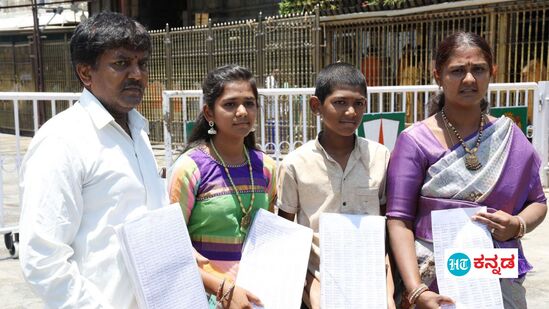 ಕುಮಾರಿ ಕೀರ್ತನಾ ಕಡಿಮೆ ಅವಧಿಯಲ್ಲಿ ಗೋವಿಂದ ಕೋಟಿ ಪೂರೈಸಿ ಟಿಟಿಡಿಯ ಗಮನಸೆಳೆದಿದ್ದಾರೆ. ಈ ಮೂಲಕ ಇದೇ ಪ್ರಥಮ ಬಾರಿಗೆ ಬೆಂಗಳೂರಿನ ಇಂಟರ್ ವಿದ್ಯಾರ್ಥಿಯೊಬ್ಬರು 10 ಲಕ್ಷ 1,116 ಬಾರಿ ಗೋವಿಂದ ಕೋಟಿ ಬರೆದ ದಾಖಲೆ ಬರೆದಿದ್ದಾರೆ. ಅವರ ಈ ಪ್ರಯತ್ನ ಇತರೆ ವಿದ್ಯಾರ್ಥಿ ಯುವಜನರಿಗೂ ಪ್ರೇರಣೆಯಾಗಲಿ ಎಂದು ಟಿಟಿಡಿ ಆಶಯ ವ್ಯಕ್ತಪಡಿಸಿದೆ. (ಅಪ್ಪ ಅಮ್ಮ ಮತ್ತು ಸಹೋದರನ ಜೊತೆಗೆ ತಿರುಮಲದಲ್ಲಿ ಬಾಲಕಿ ಕೀರ್ತನಾ) ಕುಮಾರಿ ಕೀರ್ತನಾ ಕಡಿಮೆ ಅವಧಿಯಲ್ಲಿ ಗೋವಿಂದ ಕೋಟಿ ಪೂರೈಸಿ ಟಿಟಿಡಿಯ ಗಮನಸೆಳೆದಿದ್ದಾರೆ. ಈ ಮೂಲಕ ಇದೇ ಪ್ರಥಮ ಬಾರಿಗೆ ಬೆಂಗಳೂರಿನ ಇಂಟರ್ ವಿದ್ಯಾರ್ಥಿಯೊಬ್ಬರು 10 ಲಕ್ಷ 1,116 ಬಾರಿ ಗೋವಿಂದ ಕೋಟಿ ಬರೆದ ದಾಖಲೆ ಬರೆದಿದ್ದಾರೆ. ಅವರ ಈ ಪ್ರಯತ್ನ ಇತರೆ ವಿದ್ಯಾರ್ಥಿ ಯುವಜನರಿಗೂ ಪ್ರೇರಣೆಯಾಗಲಿ ಎಂದು ಟಿಟಿಡಿ ಆಶಯ ವ್ಯಕ್ತಪಡಿಸಿದೆ. (ಅಪ್ಪ ಅಮ್ಮ ಮತ್ತು ಸಹೋದರನ ಜೊತೆಗೆ ತಿರುಮಲದಲ್ಲಿ ಬಾಲಕಿ ಕೀರ್ತನಾ) 