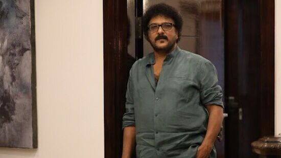 ವಿಶೇಷ ಏನೆಂದರೆ ಈ ಚಿತ್ರದ ವಿತರಣೆ ಅಷ್ಟೇ ಅಲ್ಲದೆ, ಮುಂದೆ ನಮ್ಮ ಸಂಸ್ಥೆಯಿಂದ ನಿರ್ಮಾಣವಾಗುವ ಚಿತ್ರಗಳ ನಿರ್ಮಾಣದಲ್ಲೂ ಸಹಯೋಗ ನೀಡುವುದಾಗಿ ರಿಲಯನ್ಸ್ ಎಂಟರ್ಟೈನ್ಮೆಂಟ್ ಸಂಸ್ಥೆ ತಿಳಿಸಿದೆ ಎಂದು ನಿರ್ದೇಶಕ ಗುರುರಾಜ್ ಕುಲಕರ್ಣಿ ತಿಳಿಸಿದ್ದಾರೆ. ವಿಶೇಷ ಏನೆಂದರೆ ಈ ಚಿತ್ರದ ವಿತರಣೆ ಅಷ್ಟೇ ಅಲ್ಲದೆ, ಮುಂದೆ ನಮ್ಮ ಸಂಸ್ಥೆಯಿಂದ ನಿರ್ಮಾಣವಾಗುವ ಚಿತ್ರಗಳ ನಿರ್ಮಾಣದಲ್ಲೂ ಸಹಯೋಗ ನೀಡುವುದಾಗಿ ರಿಲಯನ್ಸ್ ಎಂಟರ್ಟೈನ್ಮೆಂಟ್ ಸಂಸ್ಥೆ ತಿಳಿಸಿದೆ ಎಂದು ನಿರ್ದೇಶಕ ಗುರುರಾಜ್ ಕುಲಕರ್ಣಿ ತಿಳಿಸಿದ್ದಾರೆ. 