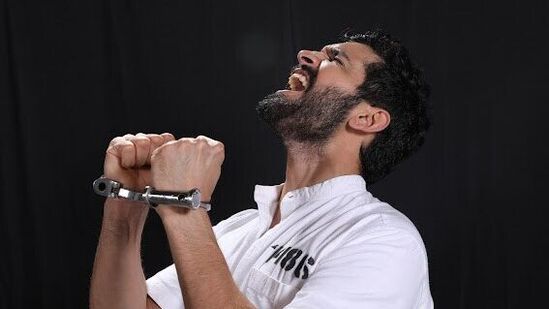 ಚಿತ್ರದ ವಿತರಣೆ ಹಕ್ಕನ್ನು ಪ್ರತಿಷ್ಠಿತ ರಿಲಯನ್ಸ್ ಎಂಟರ್ಟೈನ್ಮೆಂಟ್ ಸಂಸ್ಥೆ ಪಡೆದುಕೊಂಡಿದೆ. ಈ ಹೆಸರಾಂತ ಸಂಸ್ಥೆಯ ಮೂಲಕ ದಿ ಜಡ್ಜ್ಮೆಂಟ್ ಚಿತ್ರ ಬಿಡುಗಡೆಯಾಗಲಿದೆ. ಚಿತ್ರದ ವಿತರಣೆ ಹಕ್ಕನ್ನು ಪ್ರತಿಷ್ಠಿತ ರಿಲಯನ್ಸ್ ಎಂಟರ್ಟೈನ್ಮೆಂಟ್ ಸಂಸ್ಥೆ ಪಡೆದುಕೊಂಡಿದೆ. ಈ ಹೆಸರಾಂತ ಸಂಸ್ಥೆಯ ಮೂಲಕ ದಿ ಜಡ್ಜ್ಮೆಂಟ್ ಚಿತ್ರ ಬಿಡುಗಡೆಯಾಗಲಿದೆ. 