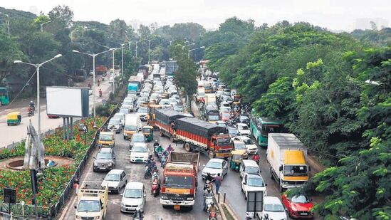 ಬೆಂಗಳೂರು ಸಂಚಾರ ಸಲಹೆ; ನಾಗವಾರಾ ಮೇಲ್ಸೇತುವೆ ಬಳಿ ಇಂದಿನಿಂದ ಸರ್ವೀಸ್‌ ರಸ್ತೆ ಬಂದ್‌ ಆಗಿರಲಿದ್ದು, ಅದರ ಟೈಮಿಂಗ್ಸ್ ಮತ್ತು ಇತರೆ ವಿವರಗಳನ್ನು ಹೆಬ್ಬಾಳ ಸಂಚಾರ ಪೊಲೀಸರ್ ಪ್ರಕಟಿಸಿದ್ದಾರೆ.