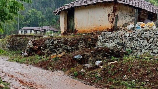 ಕೊಡಗಿನಲ್ಲಿ ನಿರಂತರವಾಗಿ ಮಳೆಯಾಗುತ್ತಿರುವುದರಿಂದ ಕಣಿವೆ ಪ್ರದೇಶದಲ್ಲೂ ನೀರು ಹರಿಯುತ್ತಿದೆ. ಕಾವೇರಿ ನದಿ ಒಳ ಹರಿವಿನ ಪ್ರಮಾಣದಲ್ಲೂ ಏರಿಕೆ ಕಂಡಿದೆ.&nbsp;