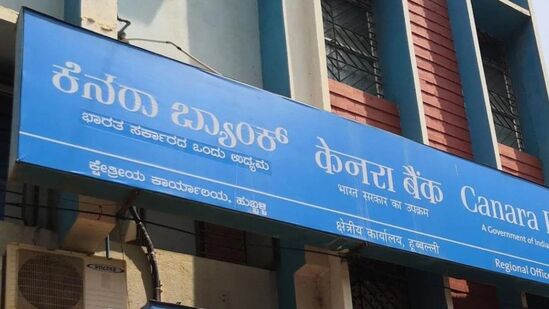 ಕೆನರಾ ಬ್ಯಾಂಕ್‌ನ ಷೇರು ಮುಖ ಬೆಲೆ (Canara Bank Share Face Value) 10 ರೂಪಾಯಿ ಇತ್ತು. ನಿನ್ನೆ ಇದು 5 ಆಗಿ ವಿಭಜನೆಯಾಗಿರುವ ಕಾರಣ ಈಗ ಕೆನರಾ ಬ್ಯಾಂಕ್‌ನ ಷೇರು ಮುಖ ಬೆಲೆ 2 ರೂಪಾಯಿ ಆಗಿದೆ. &nbsp;ಎಂಎಸ್‌ಸಿಐ ಇಂಡೆಕ್ಸ್‌ಗೆ ಸೇರಿಸಲ್ಪಡುತ್ತಿರುವ 13 ಷೇರುಗಳ ಪೈಕಿ ಕೆನರಾಬ್ಯಾಂಕ್ ಷೇರು ಕೂಡ ಒಂದಾಗಿದ್ದು, &nbsp;ಮೇ 31 ರಿಂದ ಇದು ಅನ್ವಯವಾಗಲಿದೆ.