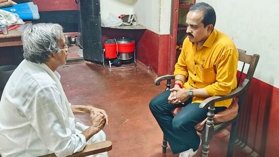 ವಿರೋಧ ಪಕ್ಷದವರ ಮನೆಗೂ ಹೋದ ಪುತ್ತೂರು ಶಾಸಕ ಅಶೋಕಕುಮಾರ್ ರೈ. ವಿರೋಧ ಪಕ್ಷದವರ ಮನೆಗೂ ಹೋದ ಪುತ್ತೂರು ಶಾಸಕ ಅಶೋಕಕುಮಾರ್ ರೈ.