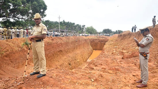 ಹೇಮಾವತಿ ಶಾಖಾ ನಾಲೆಯ 70ನೇ ಕಿ.ಮೀ. ಸ್ಥಳವಾದ &nbsp;ಗುಬ್ಬಿ ತಾಲ್ಲೂಕಿ ಡಿ.ರಾಂಪುರ ಬಳಿ ಕಾಮಗಾರಿ ನಡೆಯುತ್ತಿದ್ದು ಇಲ್ಲಿಯೇ ಪ್ರತಿಭಟನೆ ನಡೆದಿದ್ದರಿಂದ ಭಾರೀ ಭದ್ರತೆಯನ್ನು ಹಾಕಲಾಗಿದೆ.