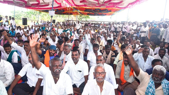 ತುಮಕೂರು ಜಿಲ್ಲೆಯ ನಾನಾ ಭಾಗಗಳ ರೈತರು ಕೂಡ ಹೇಮಾವತಿ ನೀರನ್ನು ತುಮಕೂರು ಜಿಲ್ಲೆಯಿಂದ ರಾಮನಗರ ಜಿಲ್ಲೆಗೆ ತೆಗೆದುಕೊಂಡು ಹೋಗುತ್ತಿರುವುದಕ್ಕೆ ವಿರೋಧ ವ್ಯಕ್ತಪಡಿಸಿದ್ದಾರೆ.