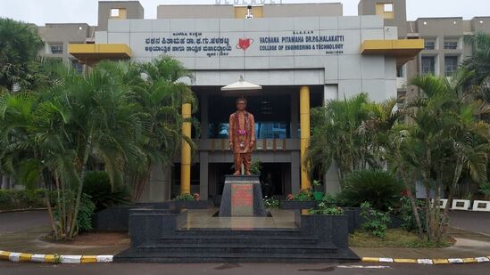 ವಿಜಯಪುರ ಬಿಎಲ್ಡಿಇಯಲ್ಲಿ ತಾಂತ್ರಿಕ ಹಬ್ಬಕ್ಕೆ ಸಿದ್ದತೆ ನಡೆದಿದೆ
ವಿಜಯಪುರ ಬಿಎಲ್ಡಿಇಯಲ್ಲಿ ತಾಂತ್ರಿಕ ಹಬ್ಬಕ್ಕೆ ಸಿದ್ದತೆ ನಡೆದಿದೆ