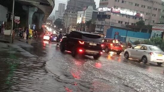 ಬೆಂಗಳೂರಿನಲ್ಲಿ ಸುರಿಯುತ್ತಿರುವ ಭಾರೀ ಮಳೆ ಚಿತ್ರಣ,