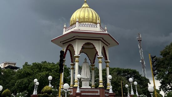 ಮೈಸೂರಿನ ಜಯಚಾಮರಾಜೇಂದ್ರ ವೃತ್ತದಲ್ಲೂ ಮೋಡಗಳ ವಾತಾವರಣವೇ,&nbsp;