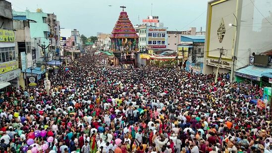 ವೈಕಾಸಿ ಬ್ರಹ್ಮೋತ್ಸವದ ವೇಳೆ ನೆರೆದಿದ್ದ ಭಕ್ತಜನ ಸಮೂಹ.