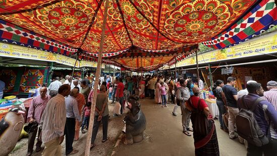 ಮೈಸೂರಿನ ಕುಪ್ಪಣ್ಣ ಉದ್ಯಾನವನದ ಆವರಣದಲ್ಲಿ 35 ಮಳಿಗೆಗಳನ್ನು ತೆರೆಯಲಾಗಿದ್ದು, ರೈತರಿಗೆ ಉಚಿತವಾಗಿ ಮಳಿಗೆಗಳನ್ನು ನೀಡಲಾಗಿದೆ.&nbsp;