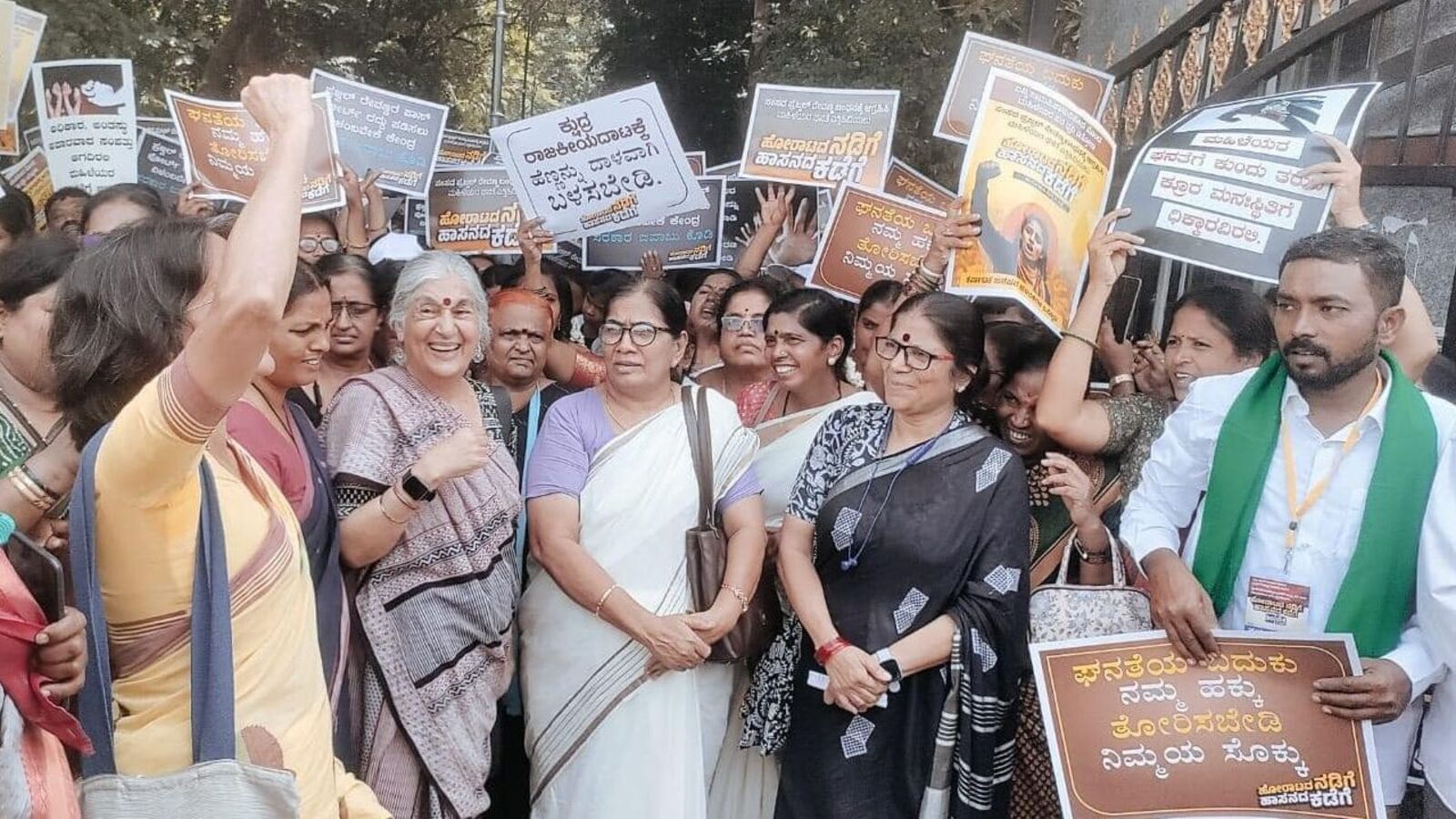 Hassan Scandal: ಹಾಸನ ರಿಪಬ್ಲಿಕ್‌ ಮಾಡಿಕೊಂಡಿರುವ ರೇವಣ್ಣ ಕುಟುಂಬ ಪಾಳೆಗಾರಿಕೆ ಕೊನೆಗಾಣಿಸಿ; ಹೋರಾಟಗಾರರ ಆಗ್ರಹ