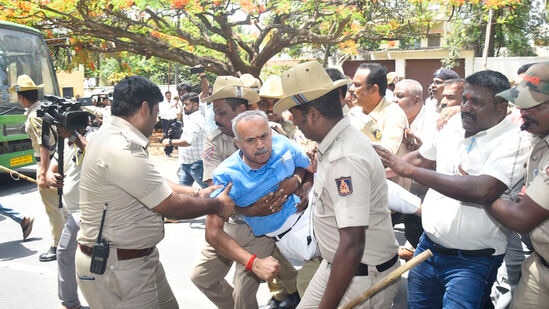 ತುಮಕೂರಿನಲ್ಲಿ ಶಾಸಕ ಸುರೇಶ್‌ಗೌಡ ಅವರನ್ನು ಬಂಧಿಸಲಾಯಿತು.