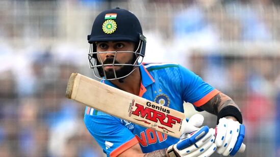 ಕೊಹ್ಲಿಗಿಂತ ಮೊದಲು ಮೂವರು ಬ್ಯಾಟರ್ಗಳು ಮಾತ್ರ 3 ಸ್ವರೂಪಗಳ ಅಂತಾರಾಷ್ಟ್ರೀಯ ಕ್ರಿಕೆಟ್ನಲ್ಲಿ 27,000 ರನ್ಗಳ ಗಡಿ ದಾಟಿದ್ದಾರೆ. ಸಚಿನ್ ತೆಂಡೂಲ್ಕರ್ 34,357 ರನ್, ಶ್ರೀಲಂಕಾದ ಕುಮಾರ ಸಂಗಕ್ಕಾರ 28016 ರನ್, ಆಸ್ಟ್ರೇಲಿಯಾದ ರಿಕಿ ಪಾಂಟಿಂಗ್ 27,483 ರನ್ ಗಳಿಸಿ ಕ್ರಮವಾಗಿ ಮೊದಲ ಮೂರು ಸ್ಥಾನದಲ್ಲಿದ್ದಾರೆ. ಕೊಹ್ಲಿಗಿಂತ ಮೊದಲು ಮೂವರು ಬ್ಯಾಟರ್ಗಳು ಮಾತ್ರ 3 ಸ್ವರೂಪಗಳ ಅಂತಾರಾಷ್ಟ್ರೀಯ ಕ್ರಿಕೆಟ್ನಲ್ಲಿ 27,000 ರನ್ಗಳ ಗಡಿ ದಾಟಿದ್ದಾರೆ. ಸಚಿನ್ ತೆಂಡೂಲ್ಕರ್ 34,357 ರನ್, ಶ್ರೀಲಂಕಾದ ಕುಮಾರ ಸಂಗಕ್ಕಾರ 28016 ರನ್, ಆಸ್ಟ್ರೇಲಿಯಾದ ರಿಕಿ ಪಾಂಟಿಂಗ್ 27,483 ರನ್ ಗಳಿಸಿ ಕ್ರಮವಾಗಿ ಮೊದಲ ಮೂರು ಸ್ಥಾನದಲ್ಲಿದ್ದಾರೆ.