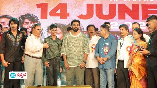 ದಾವಣಗೆರೆ ಕಾಲೇಜು ಹುಡುಗ್ರ ಬಳಿ ತೆರಳಿ, ಕೋಟಿ ಸಂಪಾದನೆ ಬಗ್ಗೆ ಪ್ರಶ್ನೆ ಮಾಡಿದ ಧನಂಜಯ್; ಏನಿತ್ತು ವಿದ್ಯಾರ್ಥಿಗಳ ಉತ್ತರ? ದಾವಣಗೆರೆ ಕಾಲೇಜು ಹುಡುಗ್ರ ಬಳಿ ತೆರಳಿ, ಕೋಟಿ ಸಂಪಾದನೆ ಬಗ್ಗೆ ಪ್ರಶ್ನೆ ಮಾಡಿದ ಧನಂಜಯ್; ಏನಿತ್ತು ವಿದ್ಯಾರ್ಥಿಗಳ ಉತ್ತರ?