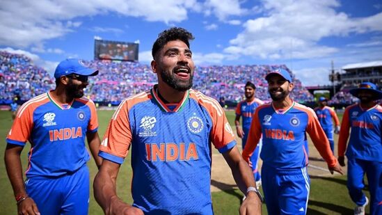 ನ್ಯೂಯಾರ್ಕ್ನಲ್ಲಿ ಭಾನುವಾರ ನಡೆದ ಪಾಕಿಸ್ತಾನ ವಿರುದ್ಧದ ಪಂದ್ಯದಲ್ಲಿ ಭಾರತ ಬ್ಯಾಟಿಂಗ್ ವೈಫಲ್ಯ ಅನುಭವಿಸಿತು. ಭಾರತ 19 ಓವರ್ಗಳಲ್ಲಿ 119 ರನ್ ಗಳಿಸಿತು. ಟಿ20 ಇತಿಹಾಸದಲ್ಲಿ ಭಾರತದ ಕನಿಷ್ಠ ಸ್ಕೋರ್ ಇದಾಗಿದೆ. ನ್ಯೂಯಾರ್ಕ್ನಲ್ಲಿ ಭಾನುವಾರ ನಡೆದ ಪಾಕಿಸ್ತಾನ ವಿರುದ್ಧದ ಪಂದ್ಯದಲ್ಲಿ ಭಾರತ ಬ್ಯಾಟಿಂಗ್ ವೈಫಲ್ಯ ಅನುಭವಿಸಿತು. ಭಾರತ 19 ಓವರ್ಗಳಲ್ಲಿ 119 ರನ್ ಗಳಿಸಿತು. ಟಿ20 ಇತಿಹಾಸದಲ್ಲಿ ಭಾರತದ ಕನಿಷ್ಠ ಸ್ಕೋರ್ ಇದಾಗಿದೆ.