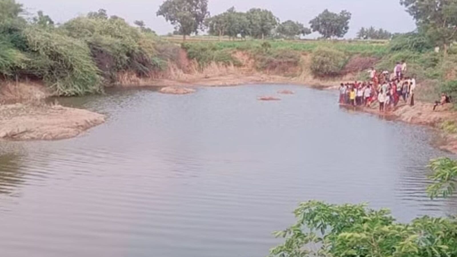 Vijayapura News: ಮಳೆಯಿಂದ ತುಂಬಿದ್ದ ಗುಂಡಿಗೆ ಬಿದ್ದು ಬಾಲಕಿ ಸಹಿತ ಮೂವರ ಸಾವು