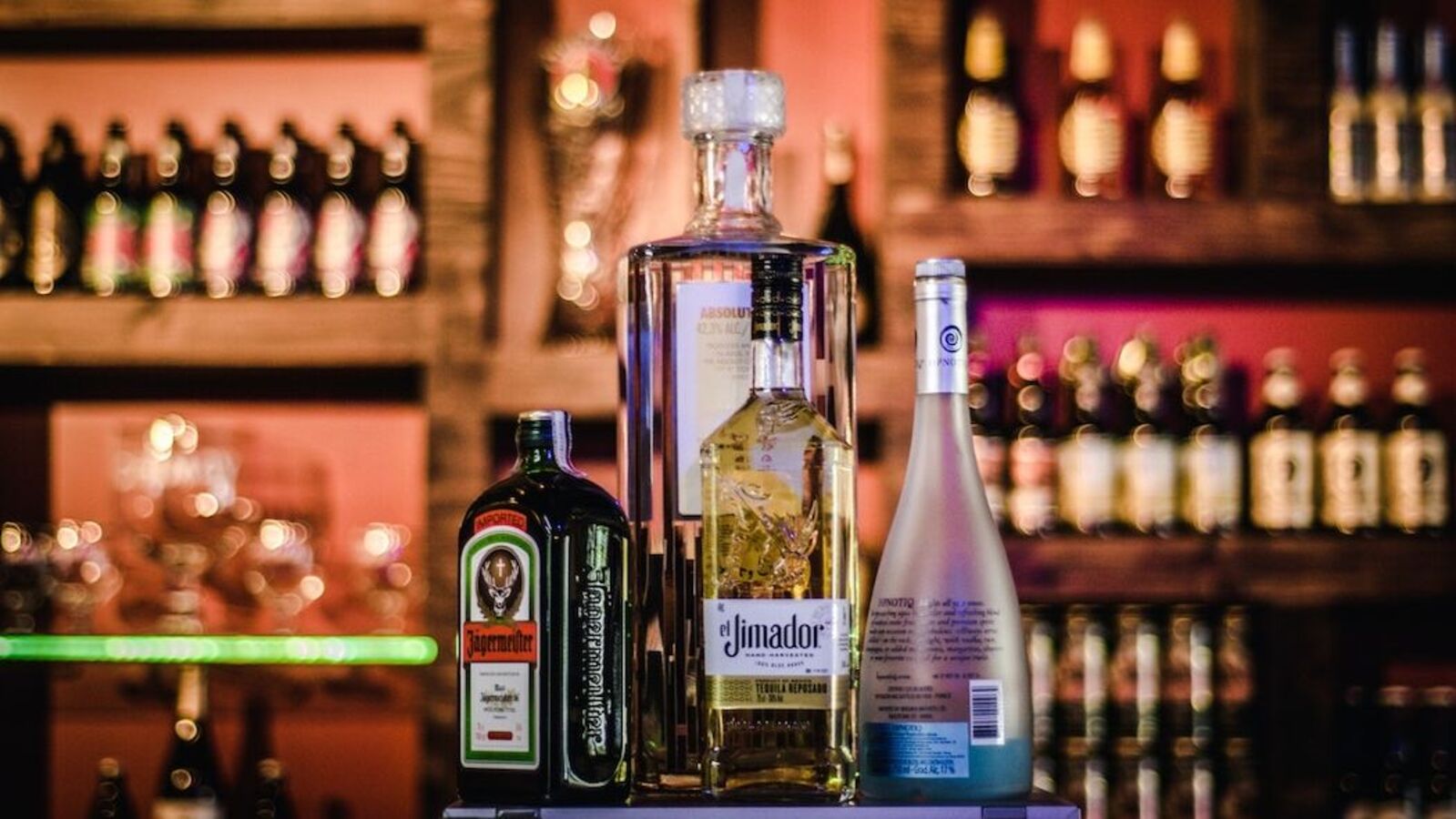 Liquor Rate: ಕರ್ನಾಟಕ ಮದ್ಯ ಪ್ರಿಯರಿಗೆ ಸಂತಸದ ಸುದ್ದಿ, ಬಿಯರ್‌ ಸೇರಿ ದುಬಾರಿ ಮದ್ಯಗಳ ಬೆಲೆ ಇಳಿಕೆ, ಯಾವಾಗಿನಿಂದ ಜಾರಿ?