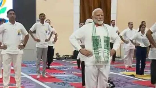 ಪ್ರತಿ ವರ್ಷ ಒಂದಿಲ್ಲೊಂದು ನಗರಿಯಲ್ಲಿ ಯೋಗ ಚಟುವಟಿಕೆಗಳಲ್ಲಿ ಭಾಗಿಯಾಗುವ ಪ್ರಧಾನಿ ನರೇಂದ್ರ ಮೋದಿ ಅವರು ಈ ಬಾರಿ ಜಮ್ಮು ಕಾಶ್ಮೀರದ ರಾಜಧಾನಿ &nbsp;ಶ್ರೀನಗರದಲ್ಲಿದ್ದರು.