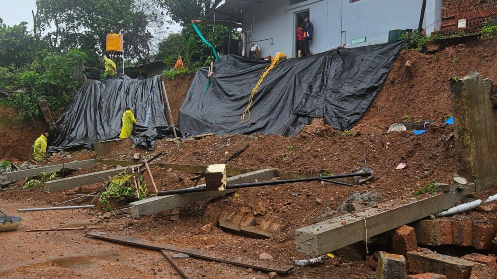 Kodagu Rains: ಕೊಡಗಿನಲ್ಲಿ ಭಾರೀ ಮಳೆ, ತ್ರಿವೇಣಿ ಸಂಗಮ ಜಲಾವೃತ, ಮಡಿಕೇರಿಯಲ್ಲಿ ಬರೆಕುಸಿತ, ಶಾಲೆಗಳಿಗೆ ರಜೆ