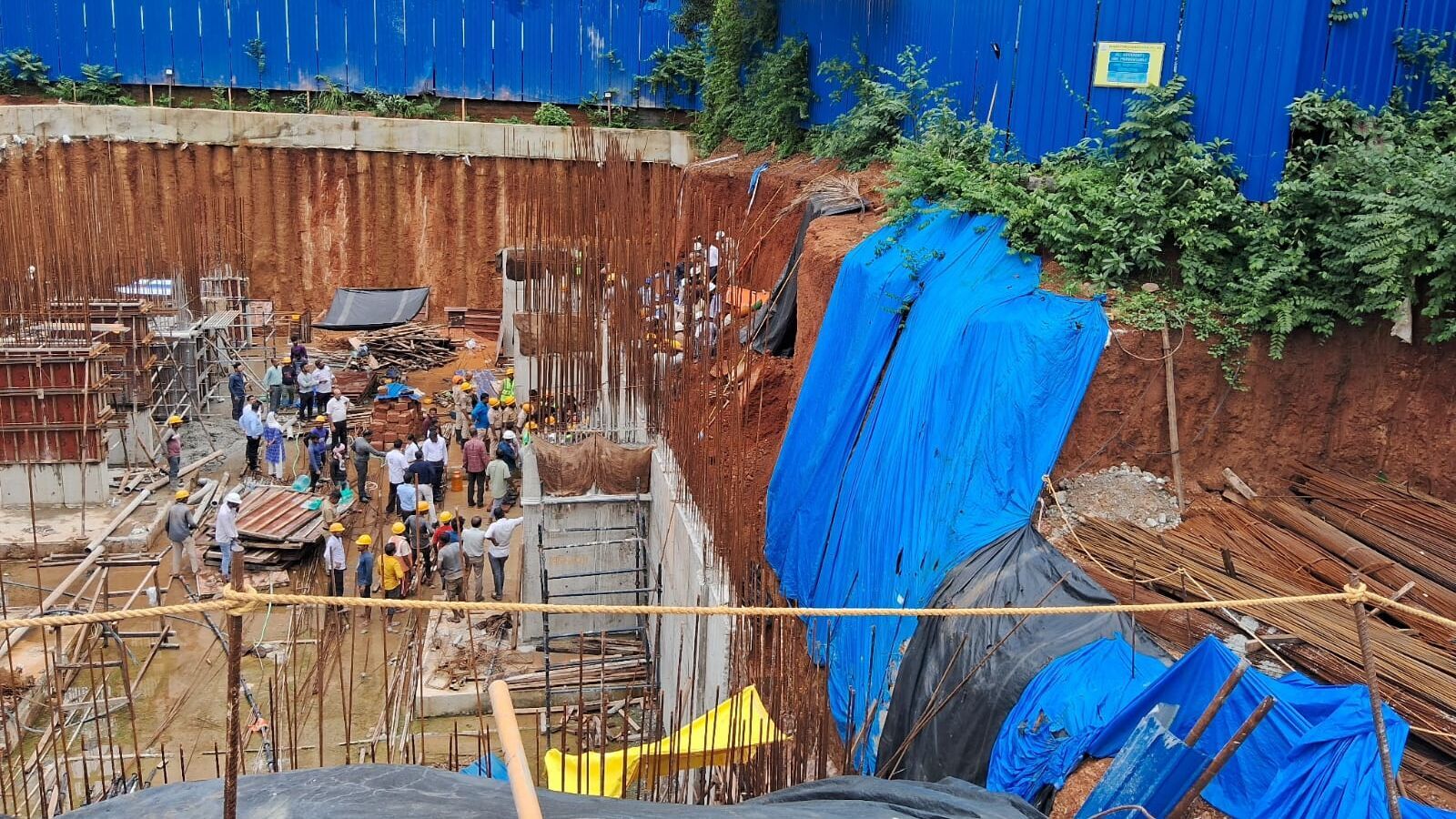 Breaking News: ಮಂಗಳೂರಿನಲ್ಲಿ ನಿರ್ಮಾಣ ಹಂತದ ಕಟ್ಟಡ ಕುಸಿತ, ಇಬ್ಬರು ಕಾರ್ಮಿಕರ ರಕ್ಷಣೆಗೆ ಹರಸಾಹಸ