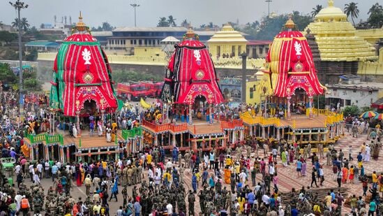 ಜಗತ್ಪ್ರಸಿದ್ಧ ಪುರಿ ಜಗನ್ನಾಥ ರಥ ಯಾತ್ರೆಯು ವಾರ್ಷಿಕ ಒಂಬತ್ತು ದಿನಗಳ ಕಾರ್ಯಕ್ರಮ. ಪ್ರತಿ ವರ್ಷ ಜಗತ್ತಿನಾದ್ಯಂತ ಲಕ್ಷಾಂತರ ಭಕ್ತರು ಪಾಲ್ಗೊಳ್ಳುತ್ತಾರೆ. ಇದು ಆಷಾಢ ಮಾಸದಲ್ಲಿ ನಡೆಯುವ ಅತ್ಯಂತ ಪ್ರಸಿದ್ಧ ಹಿಂದೂ ಹಬ್ಬಗಳಲ್ಲಿ ಒಂದಾಗಿದೆ. ಈ ಬಾರಿ ಇದು ಜುಲೈ 7 ರಿಂದ ಶುರುವಾಗುತ್ತಿದೆ.