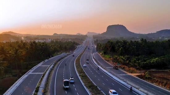 ಬೆಂಗಳೂರಿನಿಂದ ಮೈಸೂರು ನಡುವೆ ಇರುವ 119 ಕಿ.ಮೀ. ಉದ್ದದ &nbsp;ಪ್ರವೇಶ ನಿಯಂತ್ರಿತ ಹೆದ್ದಾರಿಯಲ್ಲಿವೇಗದ ಮಿತಿ ಗಂಟೆಗೆ 100 ಕಿ.ಮೀ. ನಿಗದಿಪಡಿಸಲಾಗಿದೆ. ಇದನ್ನು ಉಲ್ಲಂಘಿಸುವವರಿಗೆ ಮೂರು &nbsp;ಸಾವಿರ ರೂ. ವರೆಗೂ ದಂಡ ವಿಧಿಸಲಾಗುತ್ತಿದೆ.&nbsp;&nbsp;&nbsp;