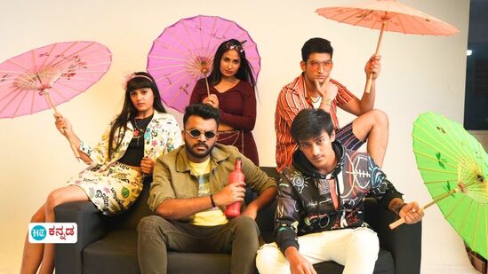 ದುಬೈನಲ್ಲಿ ವಿದ್ಯಾರ್ಥಿ ವಿದ್ಯಾರ್ಥಿನಿಯರೇ ಚಿತ್ರದ ಪ್ರೀಮಿಯರ್ ಶೋ; ಚಂದನ್ ಶೆಟ್ಟಿಯ ಡಿವೋರ್ಸ್ ನೋವು ಮರೆಸುತ್ತಾ ಈ ಸಿನಿಮಾ ದುಬೈನಲ್ಲಿ ವಿದ್ಯಾರ್ಥಿ ವಿದ್ಯಾರ್ಥಿನಿಯರೇ ಚಿತ್ರದ ಪ್ರೀಮಿಯರ್ ಶೋ; ಚಂದನ್ ಶೆಟ್ಟಿಯ ಡಿವೋರ್ಸ್ ನೋವು ಮರೆಸುತ್ತಾ ಈ ಸಿನಿಮಾ