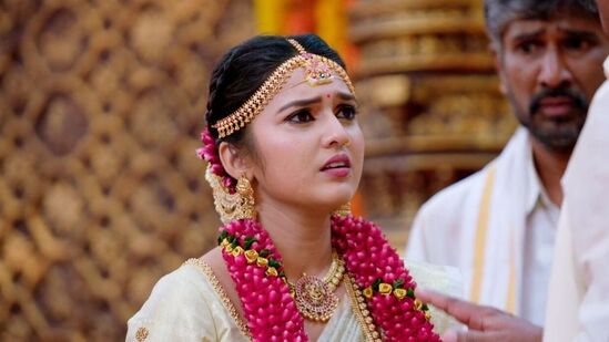 ಇನ್ನು ಟಾಪ್ 10ರಲ್ಲಿ 10ನೇ ಸ್ಥಾನದಲ್ಲಿದೆ ಕಲರ್ಸ್ ಕನ್ನಡದ ಕರಿಮಣಿ ಧಾರಾವಾಹಿ. ಇನ್ನು ಟಾಪ್ 10ರಲ್ಲಿ 10ನೇ ಸ್ಥಾನದಲ್ಲಿದೆ ಕಲರ್ಸ್ ಕನ್ನಡದ ಕರಿಮಣಿ ಧಾರಾವಾಹಿ. 