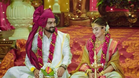 ಮದುವೆ ಸಂಭ್ರಮದಲ್ಲಿ ಮುಳುಗಿರುವ ಸೀತಾ ರಾಮ ಜೋಡಿ ಇನ್ನೇನು ಶೀಘ್ರದಲ್ಲಿ ಸಪ್ತಪದಿ ತುಳಿಯಲಿದೆ. ಮದುವೆ ವಿಚಾರವಾಗಿಯೇ ಹೆಚ್ಚು ವೀಕ್ಷಕರನ್ನು ಪಡೆದ ಈ ಸೀರಿಯಲ್ ಈ ವಾರದ ಟಿಆರ್ಪಿಯಲ್ಲಿ ನಾಲ್ಕನೇ ಸ್ಥಾನದಲ್ಲಿದೆ. ಮದುವೆ ಸಂಭ್ರಮದಲ್ಲಿ ಮುಳುಗಿರುವ ಸೀತಾ ರಾಮ ಜೋಡಿ ಇನ್ನೇನು ಶೀಘ್ರದಲ್ಲಿ ಸಪ್ತಪದಿ ತುಳಿಯಲಿದೆ. ಮದುವೆ ವಿಚಾರವಾಗಿಯೇ ಹೆಚ್ಚು ವೀಕ್ಷಕರನ್ನು ಪಡೆದ ಈ ಸೀರಿಯಲ್ ಈ ವಾರದ ಟಿಆರ್ಪಿಯಲ್ಲಿ ನಾಲ್ಕನೇ ಸ್ಥಾನದಲ್ಲಿದೆ. 