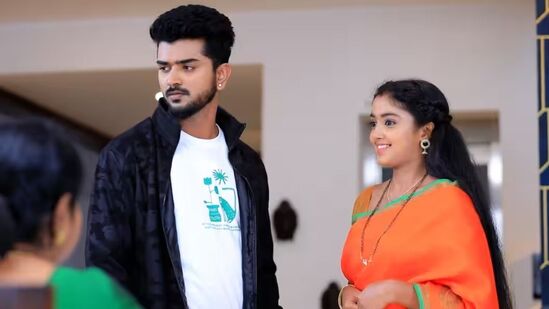 ಕಲರ್ಸ್ ಕನ್ನಡದ ಲಕ್ಷ್ಮೀ ಬಾರಮ್ಮ ಧಾರಾವಾಹಿ ಈ ವಾರದ ಟಿಆರ್ಪಿಯಲ್ಲಿ ಆರನೇ ಸ್ಥಾನದಲ್ಲಿದೆ. ಕಲರ್ಸ್ ಕನ್ನಡದ ಲಕ್ಷ್ಮೀ ಬಾರಮ್ಮ ಧಾರಾವಾಹಿ ಈ ವಾರದ ಟಿಆರ್ಪಿಯಲ್ಲಿ ಆರನೇ ಸ್ಥಾನದಲ್ಲಿದೆ. 