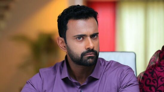 ಅದೇ ರೀತಿ ಕಲರ್ಸ್ ಕನ್ನಡದ ಮತ್ತೊಂದು ಸೀರಿಯಲ್ ಭಾಗ್ಯಲಕ್ಷ್ಮೀ ಈ ವಾರ ಟಾಪ್ 10ರಲ್ಲಿ ಏಳನೇ ಸ್ಥಾನದಲ್ಲಿದೆ. ಅದೇ ರೀತಿ ಕಲರ್ಸ್ ಕನ್ನಡದ ಮತ್ತೊಂದು ಸೀರಿಯಲ್ ಭಾಗ್ಯಲಕ್ಷ್ಮೀ ಈ ವಾರ ಟಾಪ್ 10ರಲ್ಲಿ ಏಳನೇ ಸ್ಥಾನದಲ್ಲಿದೆ. 