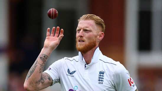 ಎರಡು ಇನ್ನಿಂಗ್ಸ್​​ನಲ್ಲಿ 2 ವಿಕೆಟ್ ಪಡೆದ ಬೆನ್ ಸ್ಟೋಕ್ಸ್ ಟೆಸ್ಟ್ ವೃತ್ತಿಜೀವನದಲ್ಲಿ 200 ವಿಕೆಟ್​ಗಳ ಸಾಧನೆಗೈದರು. 103 ಟೆಸ್ಟ್ ಪಂದ್ಯಗಳ ಪೈಕಿ 149 ಇನ್ನಿಂಗ್ಸ್​ಗಳಲ್ಲಿ ಬೌಲಿಂಗ್ ಮಾಡುವ ಮೂಲಕ ಈ ದಾಖಲೆ ಬರೆದರು. 186 ಇನ್ನಿಂಗ್ಸ್​​ಗಳಲ್ಲಿ 6320 ರನ್ ಗಳಿಸಿದ್ದಾರೆ.