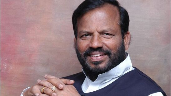 ದೇವರಾಜ ಅರಸು ಟ್ರಕ್ ಟರ್ಮಿನಲ್ ಹಗರಣ ಆರೋಪ ಪ್ರಕರಣ; ಬಿಜೆಪಿ ಮಾಜಿ ಎಂಎಲ್ಸಿ ಡಿಎಸ್ ವೀರಯ್ಯ ಬಂಧನ ದೇವರಾಜ ಅರಸು ಟ್ರಕ್ ಟರ್ಮಿನಲ್ ಹಗರಣ ಆರೋಪ ಪ್ರಕರಣ; ಬಿಜೆಪಿ ಮಾಜಿ ಎಂಎಲ್ಸಿ ಡಿಎಸ್ ವೀರಯ್ಯ ಬಂಧನ