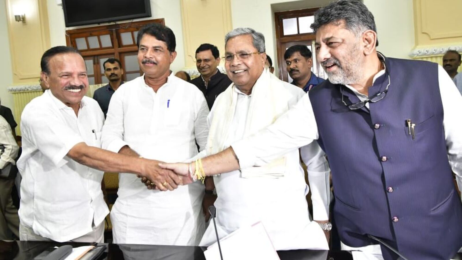 Cauvery Issue: ಕಾನೂನನ್ನು ಗೌರವಿಸೋಣ, ನಮ್ಮ ರೈತರ ಹಿತವನ್ನೂ ಕಾಪಾಡೋಣ; ಕಾವೇರಿ ನೀರು ಬಿಡುಗಡೆ ವಿಚಾರದಲ್ಲಿ ಸರ್ವಪಕ್ಷ ಸಭೆ ಚರ್ಚೆ