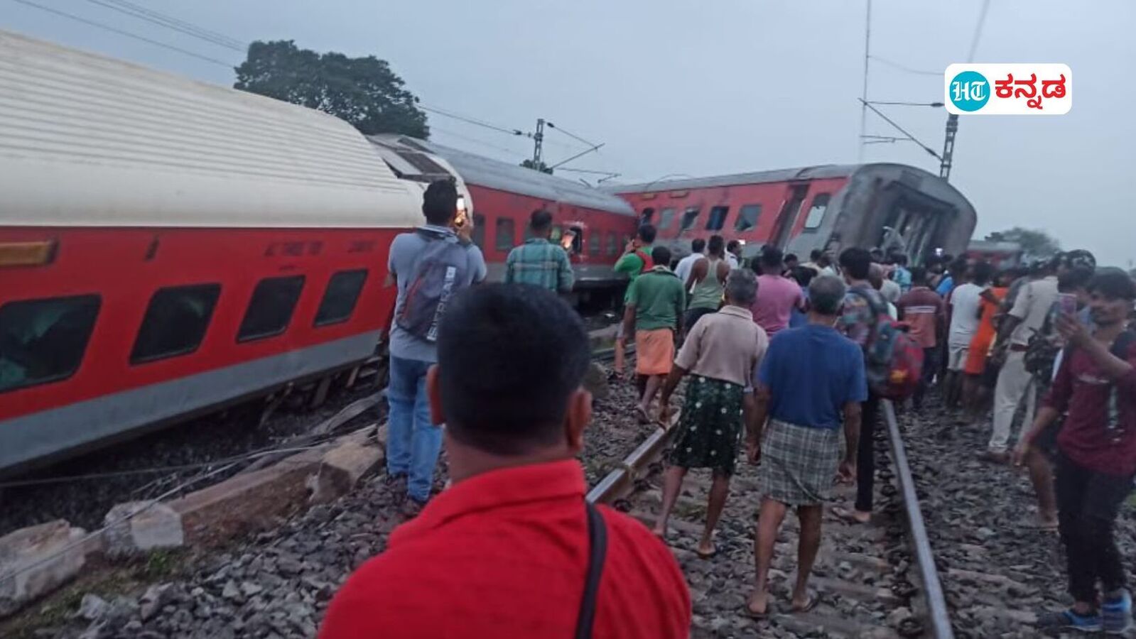 ಜಾರ್ಖಂಡ್ ರೈಲು ಅಪಘಾತ; ಹಳಿ ತಪ್ಪಿ ಬಿದ್ದಿದ್ದ ರೈಲಿಗೆ ಹೌರಾ ಮುಂಬಯಿ ಮೇಲ್‌ ಡಿಕ್ಕಿ, 2 ಸಾವು, 20 ಜನರಿಗೆ ಗಾಯ