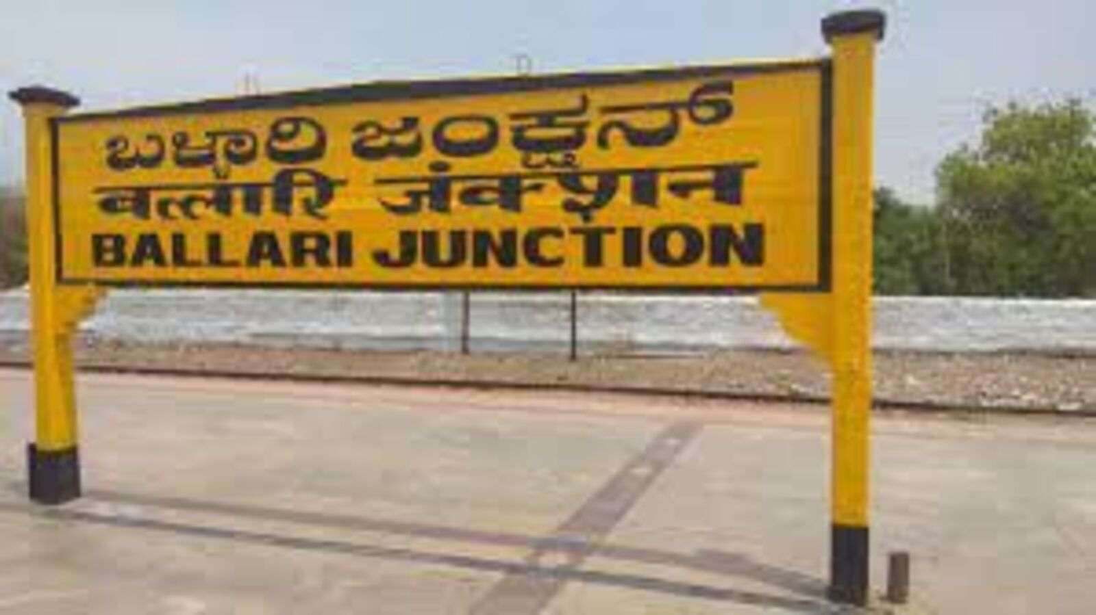 Indian Railways: ರೈಲ್ವೆ ನಿಲ್ದಾಣ ಅಭಿವೃದ್ದಿ, ಬಳ್ಳಾರಿ ಬೈಪಾಸ್ ಕ್ಯಾಬಿನ್ ಮೂಲಕ ರೈಲುಗಳ ಮಾರ್ಗ ಬದಲಾವಣೆ