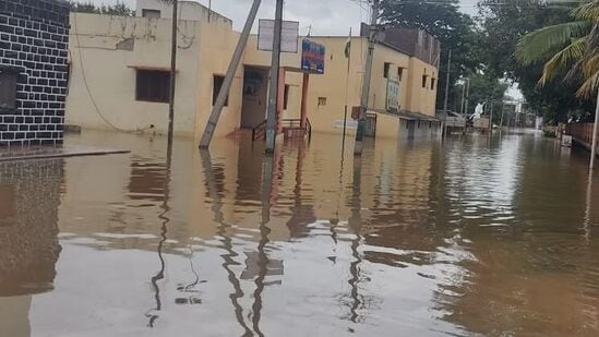 ಭಾರೀ ಮಳೆಯ ಹಿನ್ನೆಲೆಯಲ್ಲಿ ಬಾಗಲಕೋಟೆ ಜಿಲ್ಲೆಯ ಮುಧೋಳ ತಾಲ್ಲೂಕಿನ ಹಲವು ಗ್ರಾಮಗಳಿಗೆ ಘಟಪ್ರಭಾ ನೀರು ನುಗ್ಗಿದೆ. ಈಗಲೂ ಗ್ರಾಮಗಳಲ್ಲಿ ಜಲಭಯವಿದೆ,